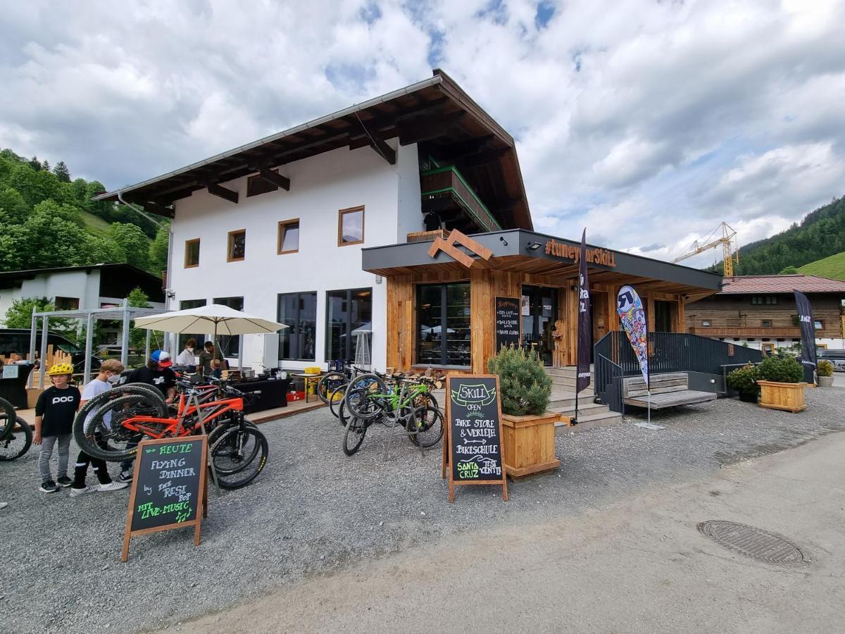 Skill Mountain Lodge - Ski Und Bike Hostel Im Sommer Mit Joker Card Saalbach-Hinterglemm Eksteriør billede