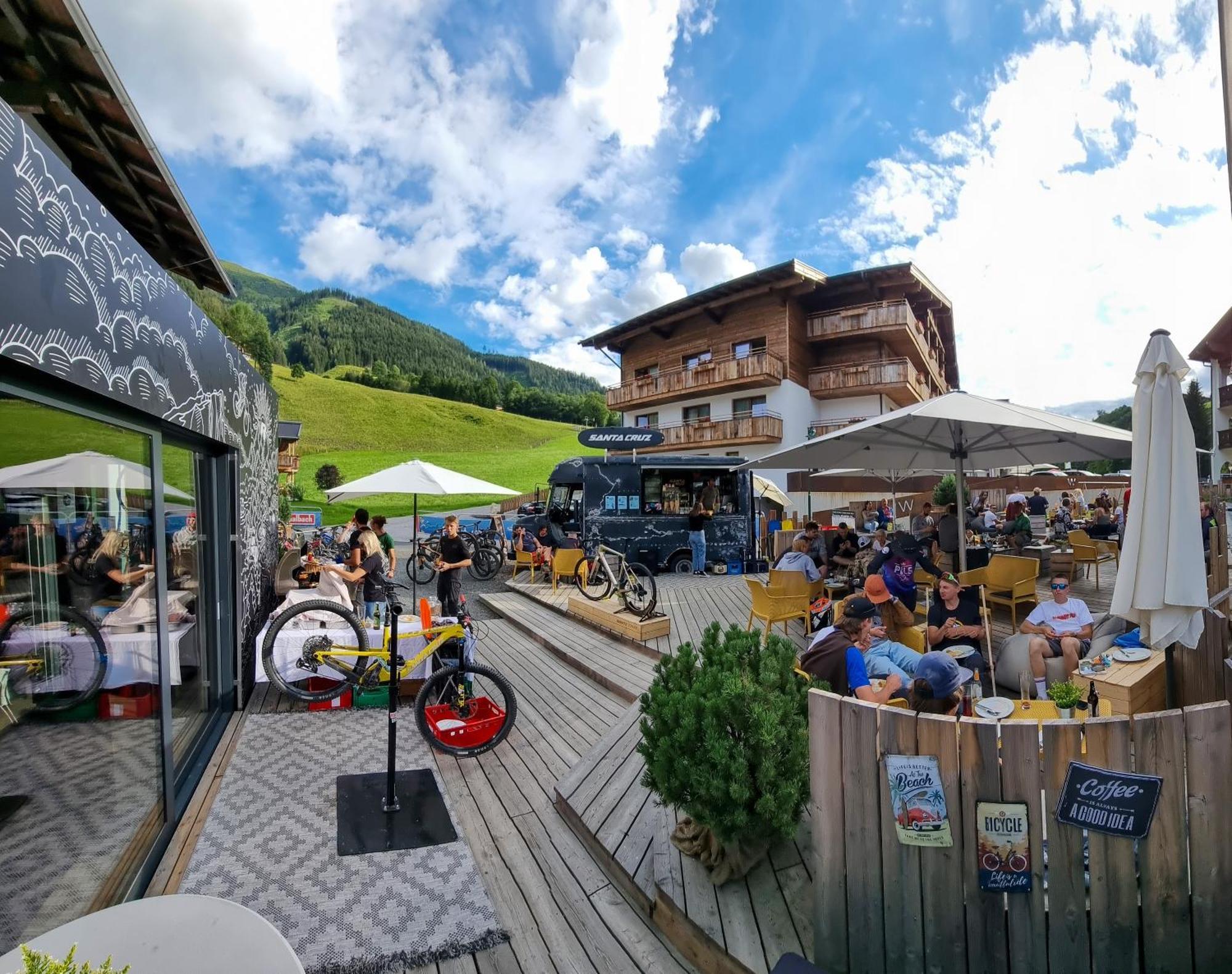 Skill Mountain Lodge - Ski Und Bike Hostel Im Sommer Mit Joker Card Saalbach-Hinterglemm Eksteriør billede
